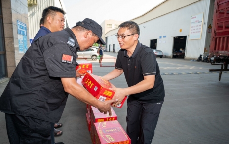 戰(zhàn)高溫、保供應(yīng)，嘉興市財貿(mào)工會主席陳云建慰問我司基層員工