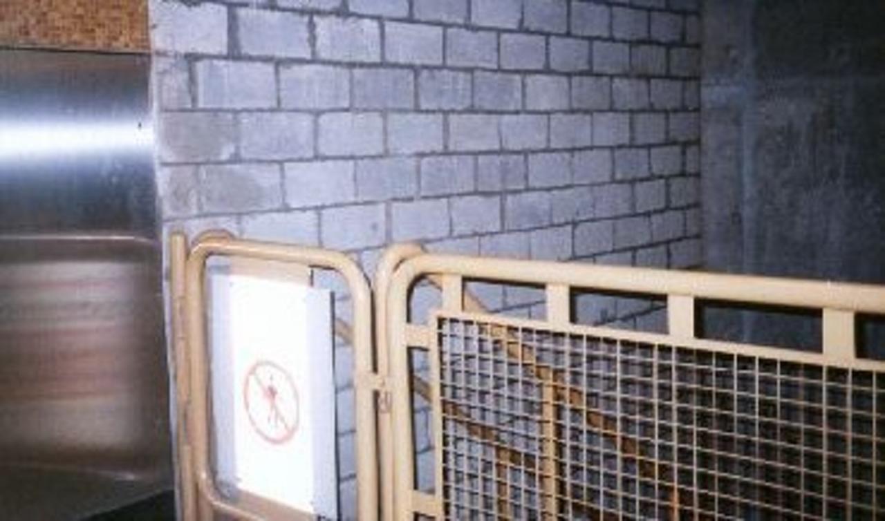 林士站隧道盡頭用石磚封閉。（香港鐵路工程中心網站圖片）
