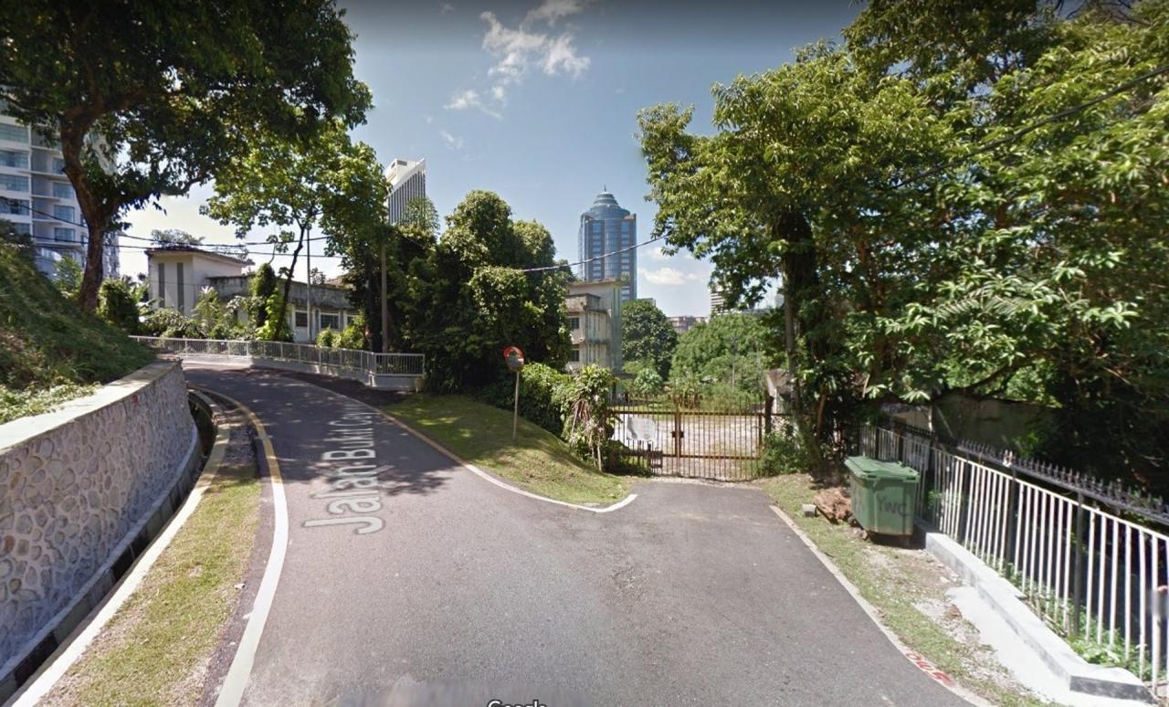 於Google地圖上所見，凶宅於Jalan Bukit Ceylon路上，大閘已上鎖。